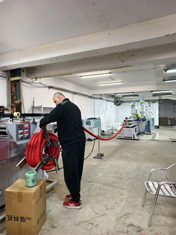 Soporte global en acción: el equipo de Comrise garantiza una puesta en marcha y capacitación perfectas en las instalaciones del cliente en Serbia