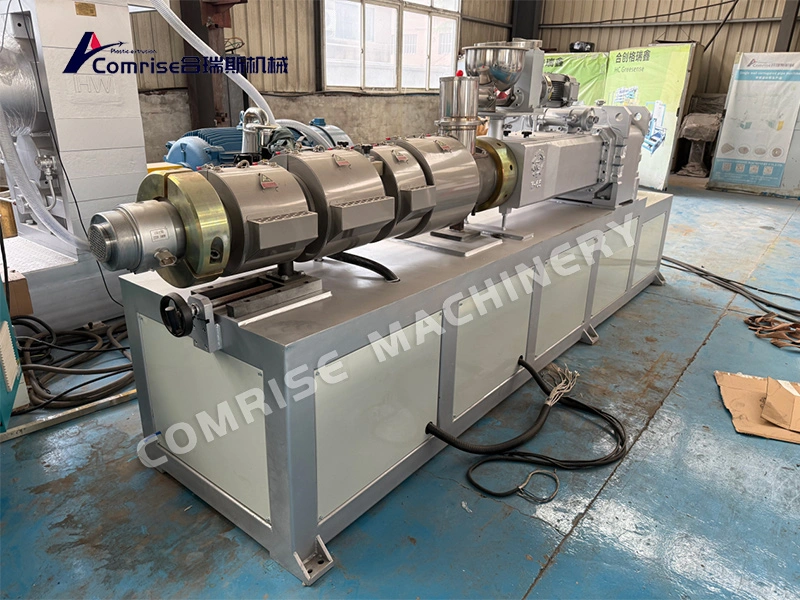 La máquina de cuatro tubos de PVC terminó la prueba y la máquina funciona bien La máquina de cuatro tubos de PVC terminó la prueba y la máquina funciona bien